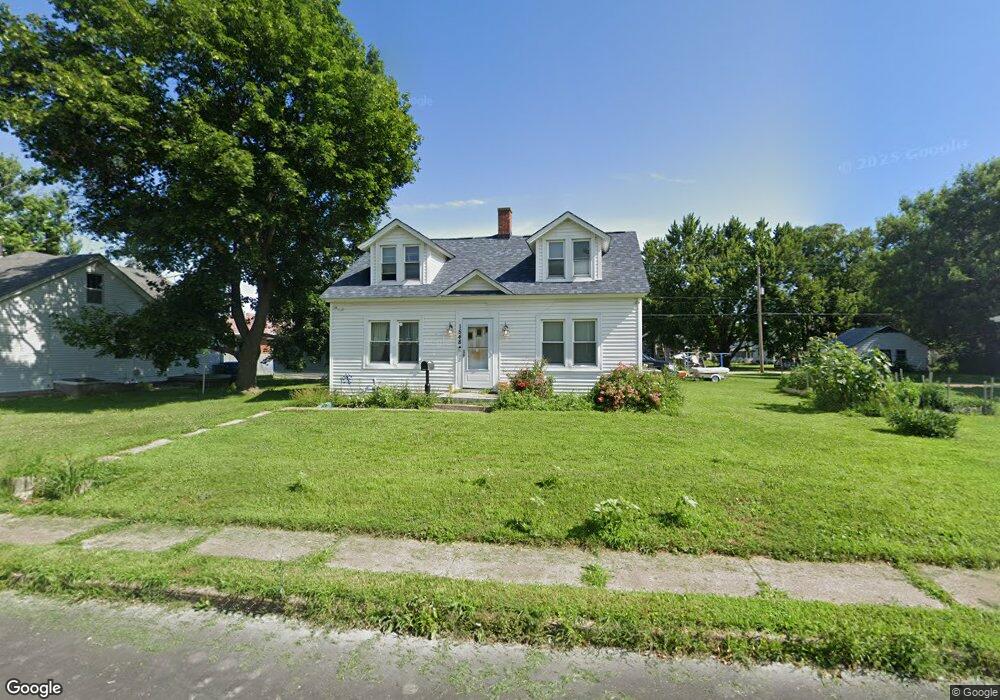 1548 W 13th St, Davenport, IA 52804 - photo 1