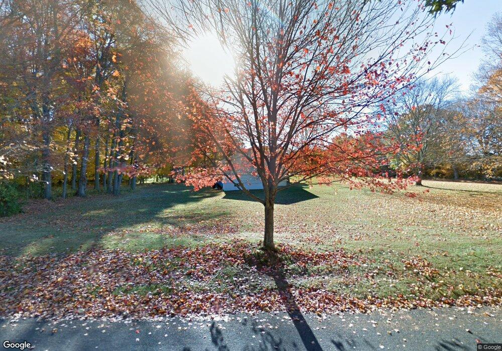 90 Midlock Rd, Fairfield, CT 06824 - photo 1