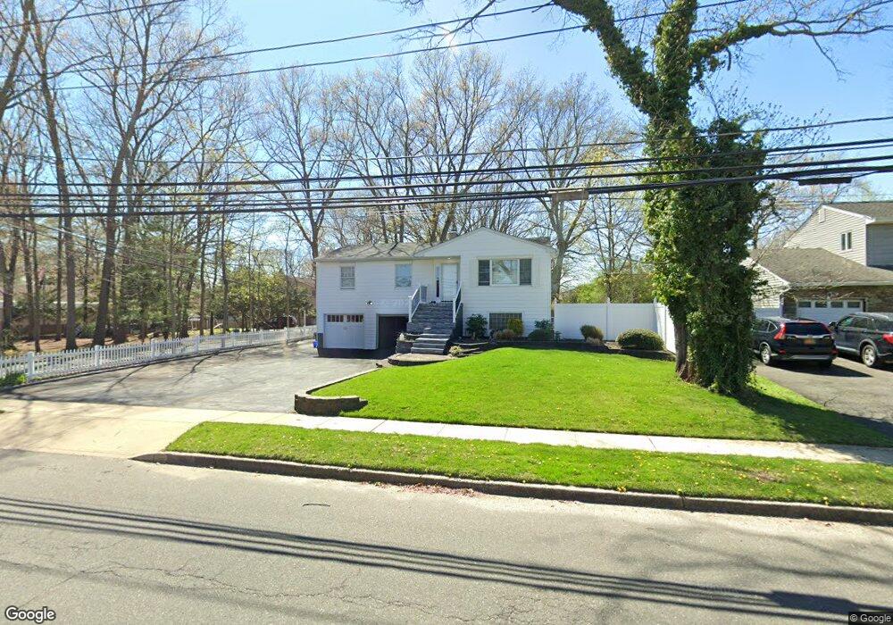 166 Kings Park Rd, ComMacK, NY 11725 - photo 1