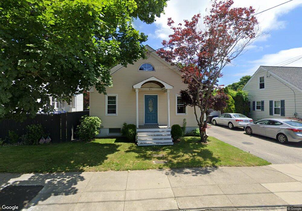 811 Oak Grove Ave, Fall River, MA 02720 - photo 1