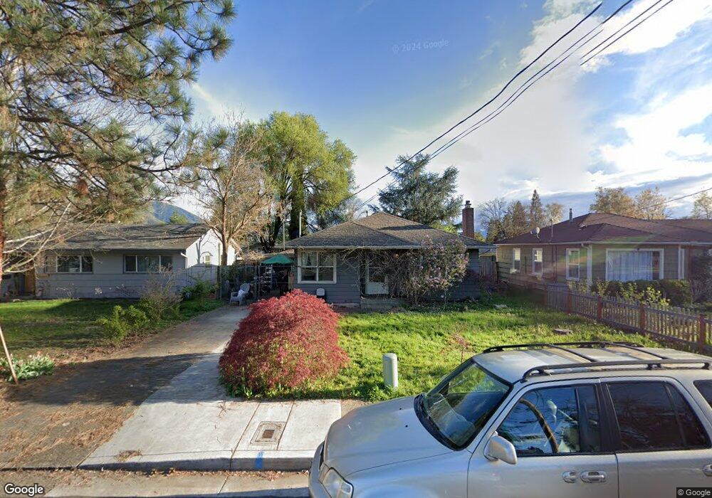 329 NE B St, Grants Pass, OR 97526 - photo 1