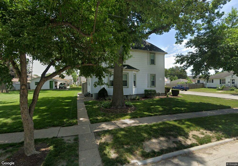 1202 E Pleasant St, Davenport, IA 52803 - photo 1