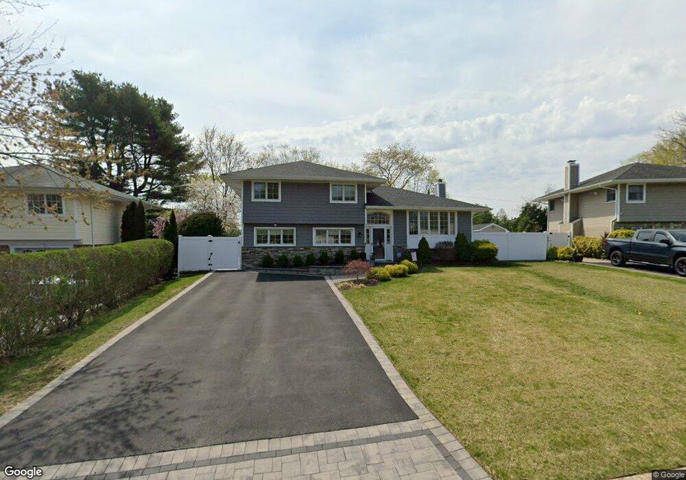 4 Dean Ct, ComMacK, NY 11725 - photo 1
