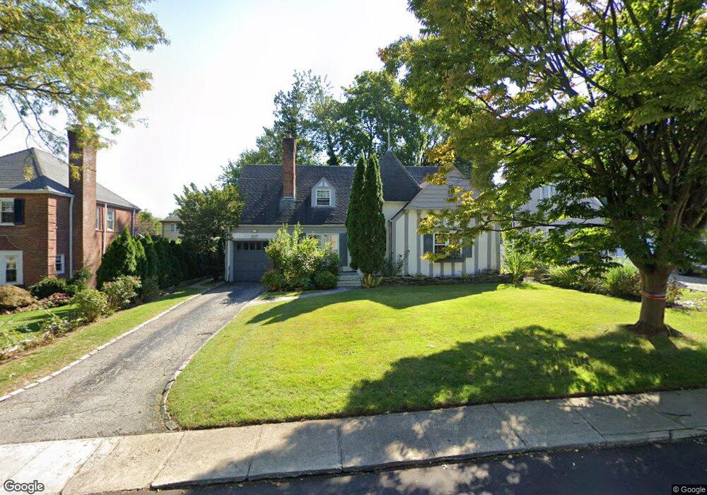 158 Bourndale Rd N, Manhasset, NY 11030 - photo 1