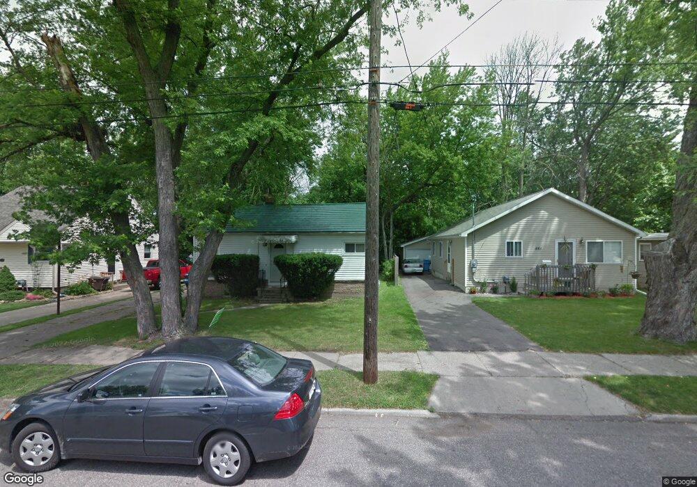 557 E Willard Ave, Lansing, MI 48910 - photo 1