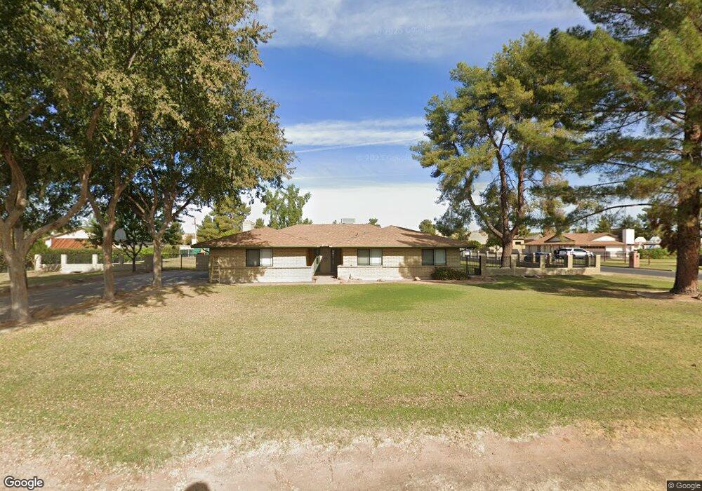 958 E Harwell Rd, Gilbert, AZ 85234 - photo 1