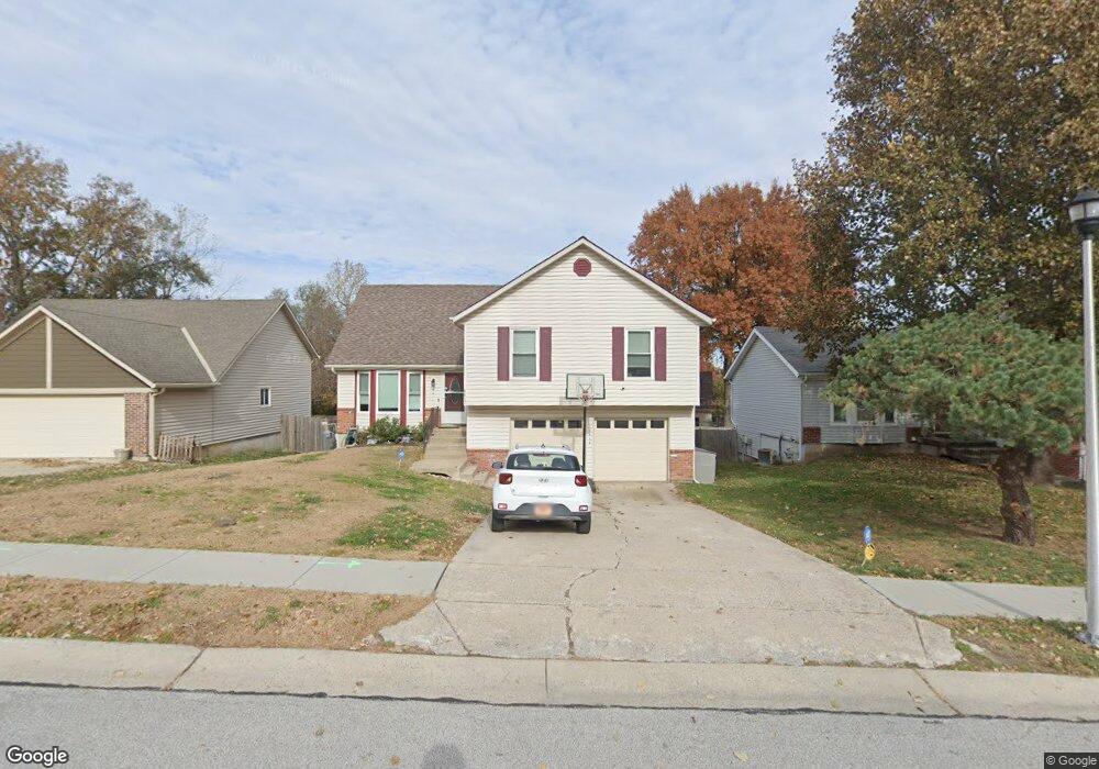 9912 W 49th Place, Shawnee, KS 66203 - photo 1