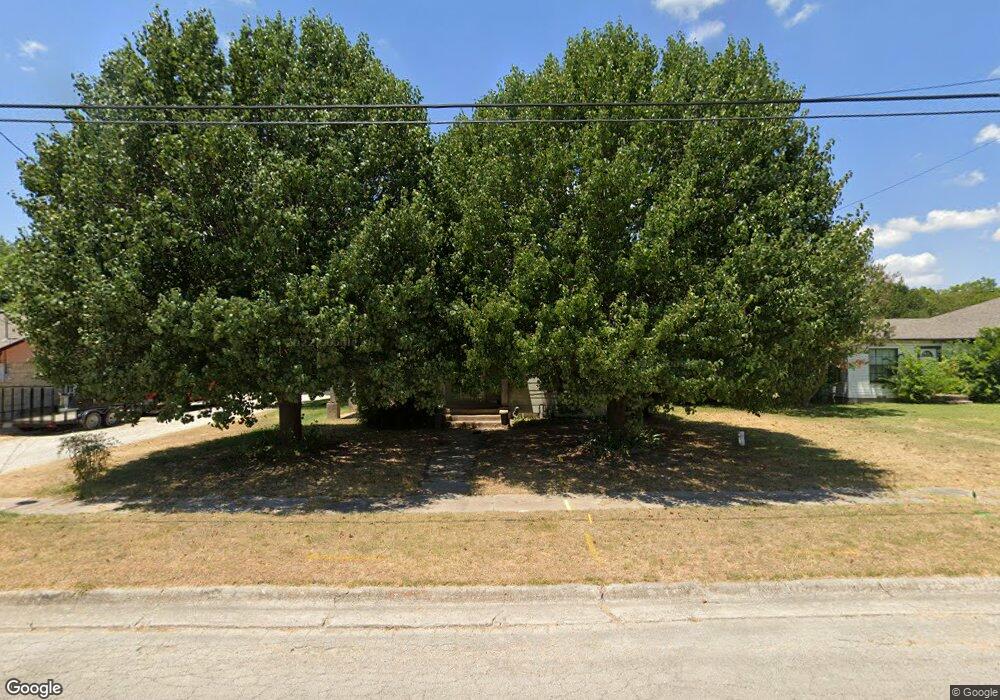 1015 Throckmorton St, Gainesville, TX 76240 - photo 1