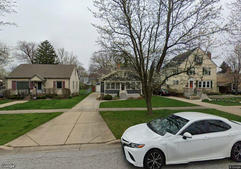 320 S Commonwealth Ave, Aurora, IL 60506 - photo 1