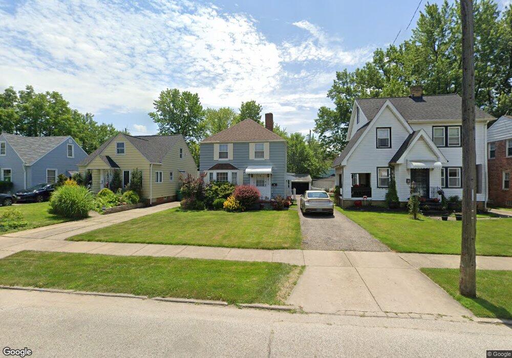 20112 Gardenview Dr, Maple Heights, OH 44137 - photo 1