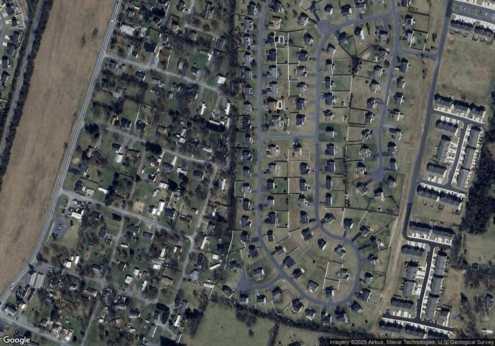 468 Calvert Cir, Bunker Hill, WV 25413 - photo 1