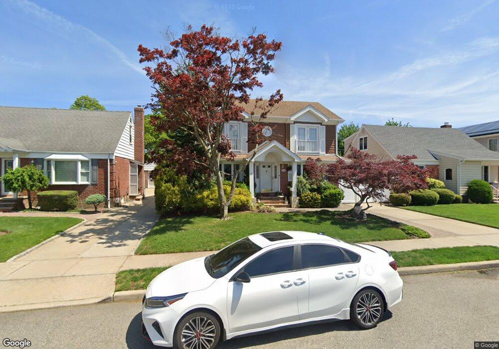 890 Center Dr, Franklin Square, NY 11010 - photo 1