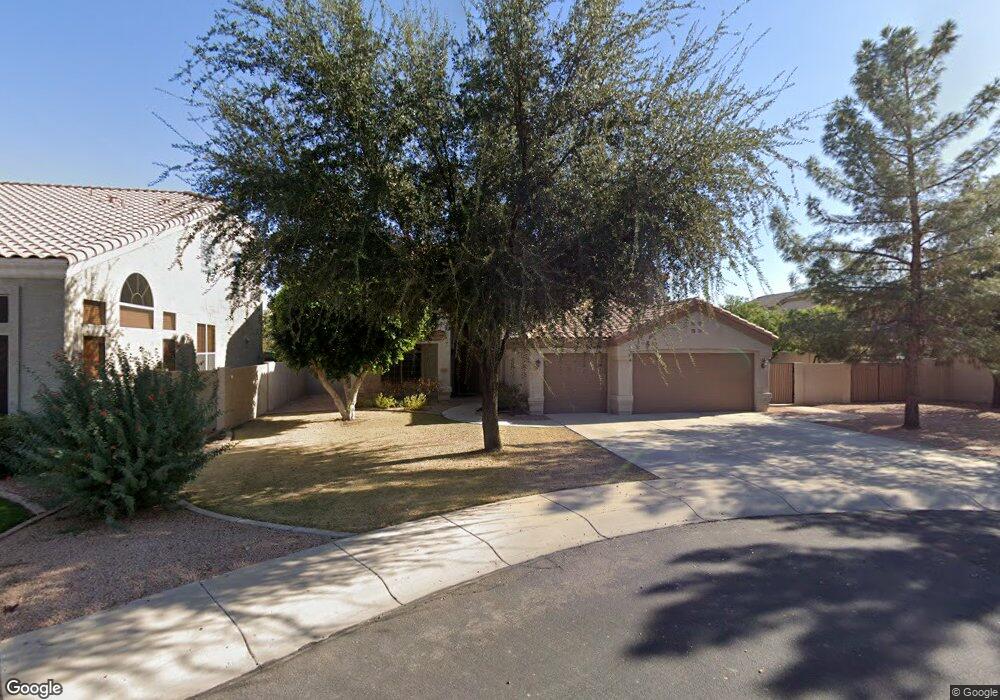 611 N Hawk Cir, Gilbert, AZ 85234 - photo 1