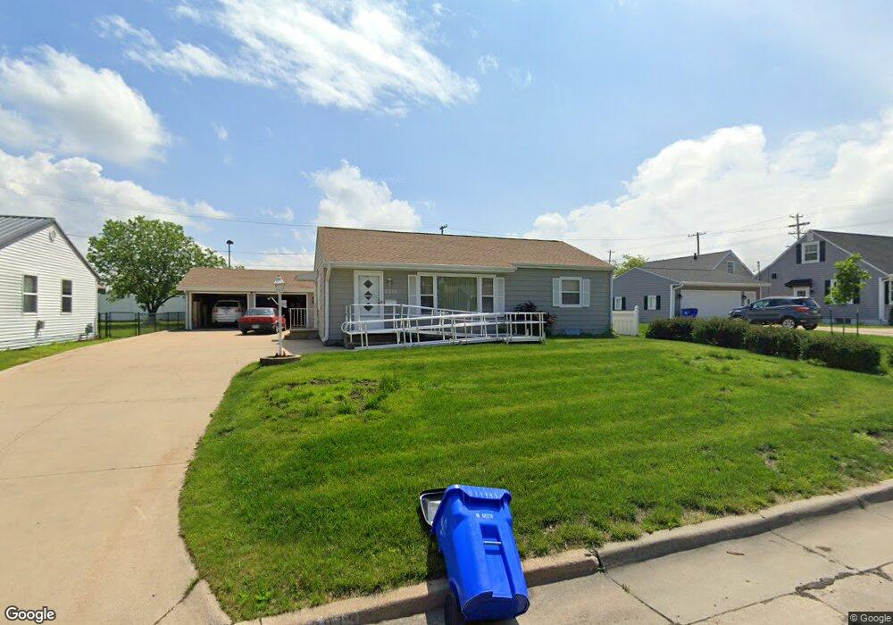 2215 Haven Ct SW, Cedar Rapids, IA 52404 - photo 1