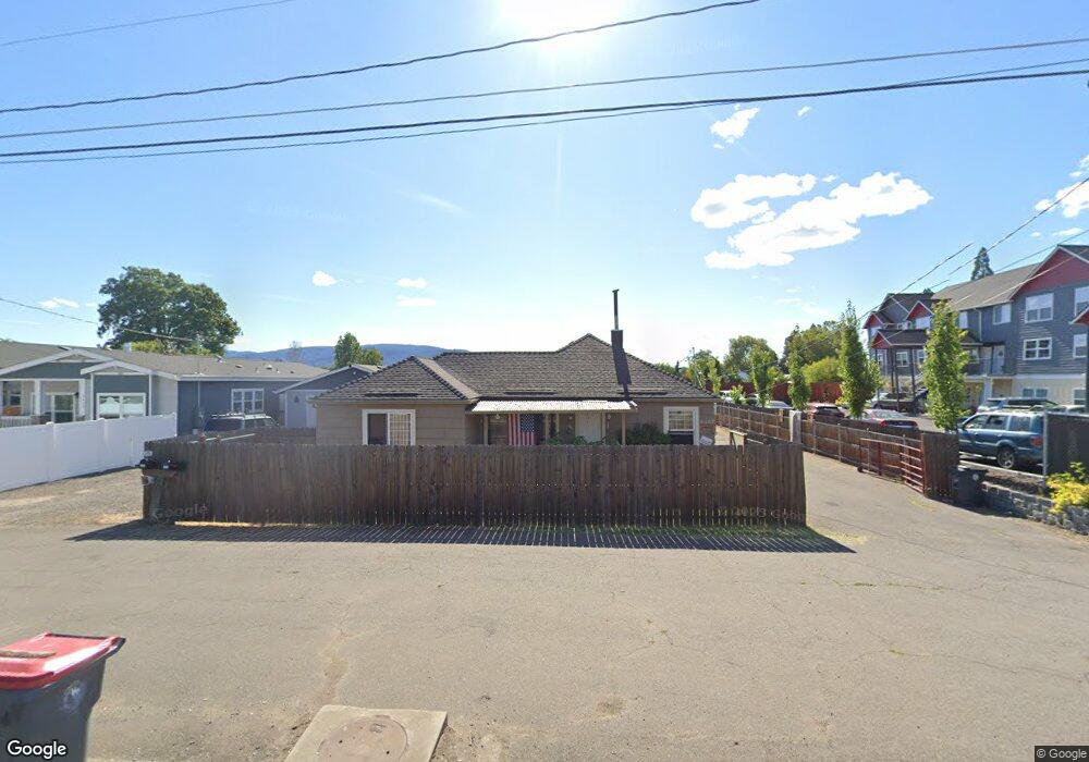 4461 Hamrick Rd, Central Point, OR 97502 - photo 1