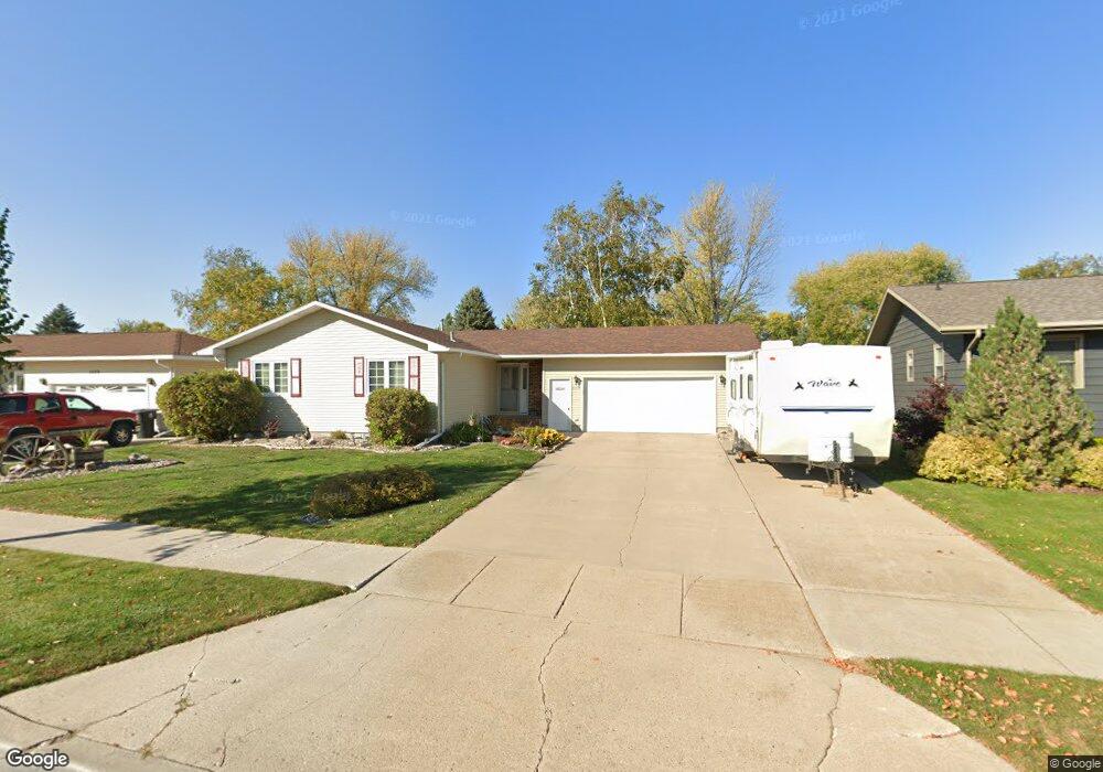 2215 Fallcreek Ct, Grand Forks, ND 58201 - photo 1