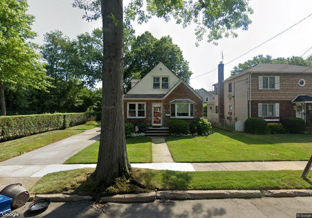 3 Gladiolus Ave, Floral Park, NY 11001 - photo 1