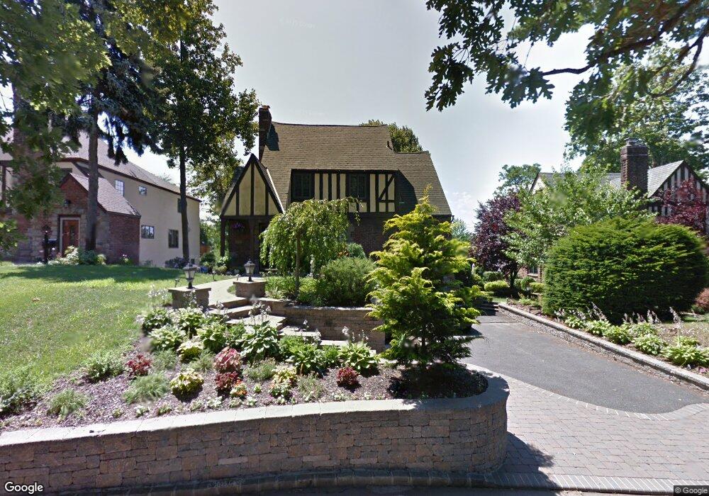 34 Rolling Hill Rd, Manhasset, NY 11030 - photo 1