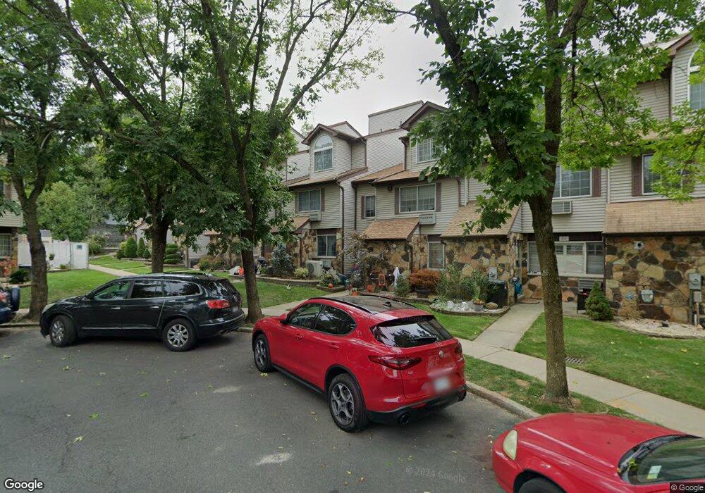 26 Croft Ct unit A, Staten Island, NY 10306 - photo 1