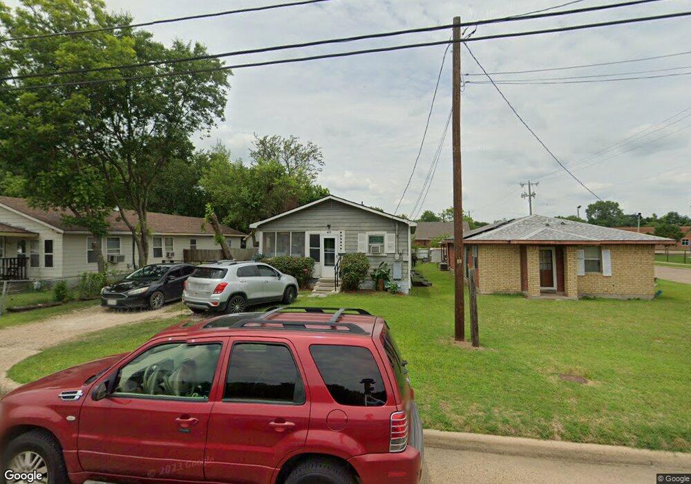 410 E Martin Luther King Dr, Ennis, TX 75119 - photo 1