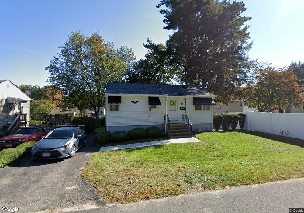 121 Longmeadow Dr, Waterbury, CT 06706 - photo 1