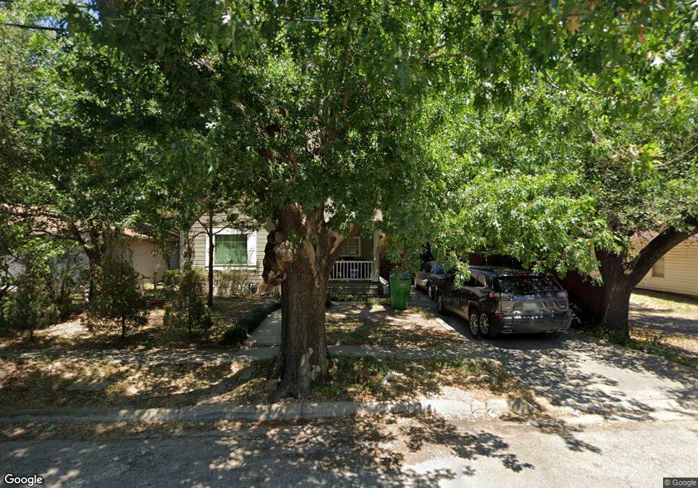 812 N Clements St, Gainesville, TX 76240 - photo 1