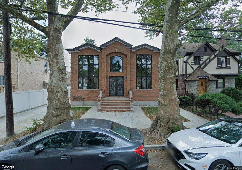 194-08 42nd Ave unit 2 Fl, Flushing, NY 11358 - photo 1