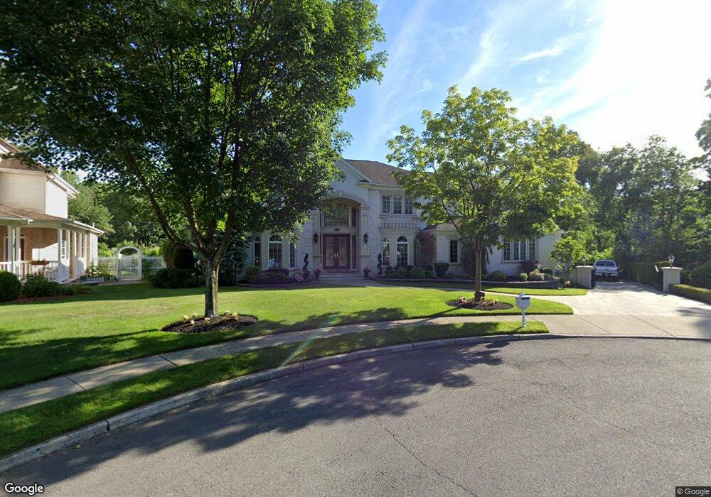 8 Pelican Ct, Paramus, NJ 07652 - photo 1