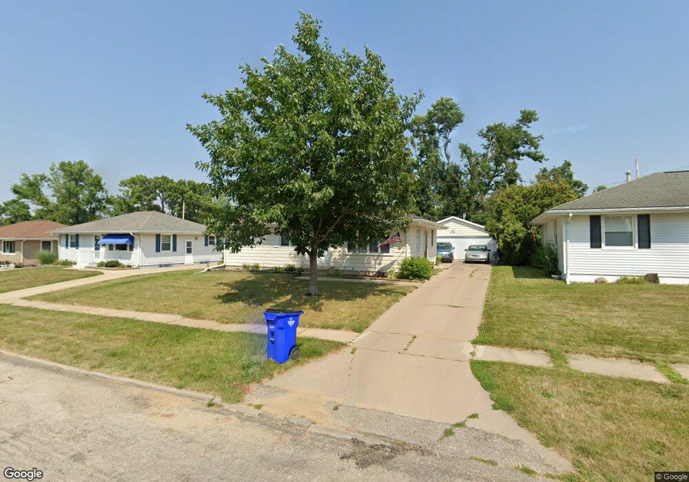 353 26th St NW, Cedar Rapids, IA 52405 - photo 1