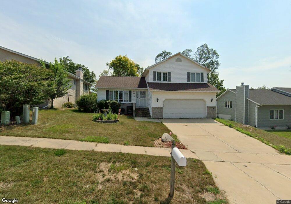 1711 Hamer Dr NW, Cedar Rapids, IA 52405 - photo 1