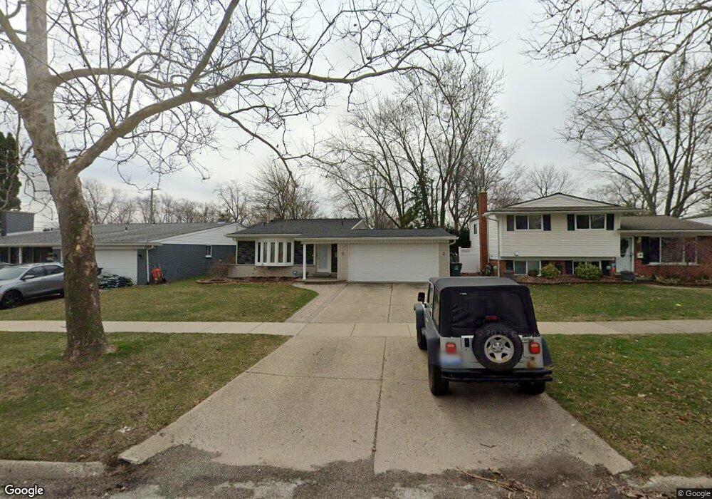 921 W Elmwood Ave, Clawson, MI 48017 - photo 1