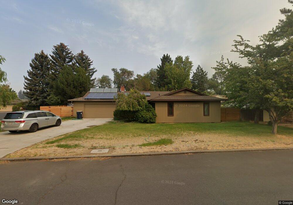 2326 NE Ravenwood Dr, Bend, OR 97701 - photo 1