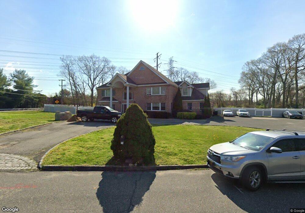 2 Whispering Ct, Dix Hills, NY 11746 - photo 1