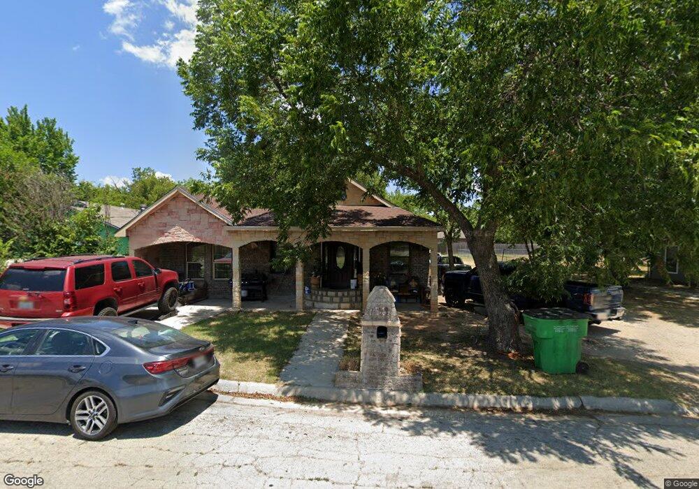 1609 E Scott St, Gainesville, TX 76240 - photo 1