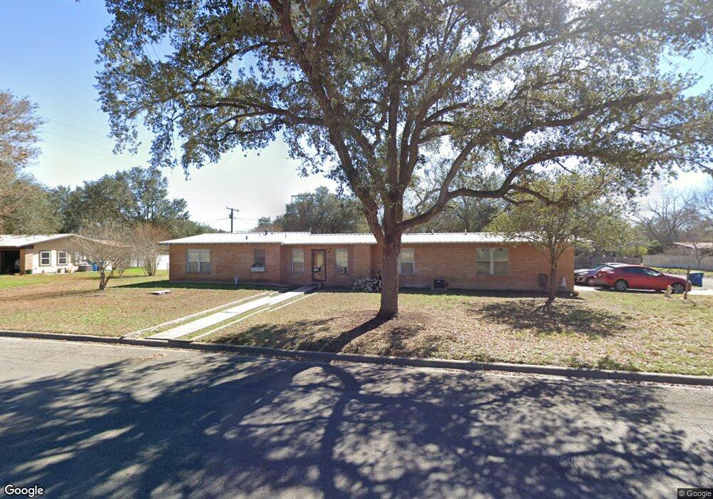 1100 E Inez St, Beeville, TX 78102 - photo 1