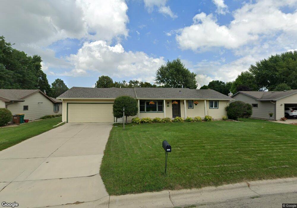 1111 Skylark Ln, Albert Lea, MN 56007 - photo 1