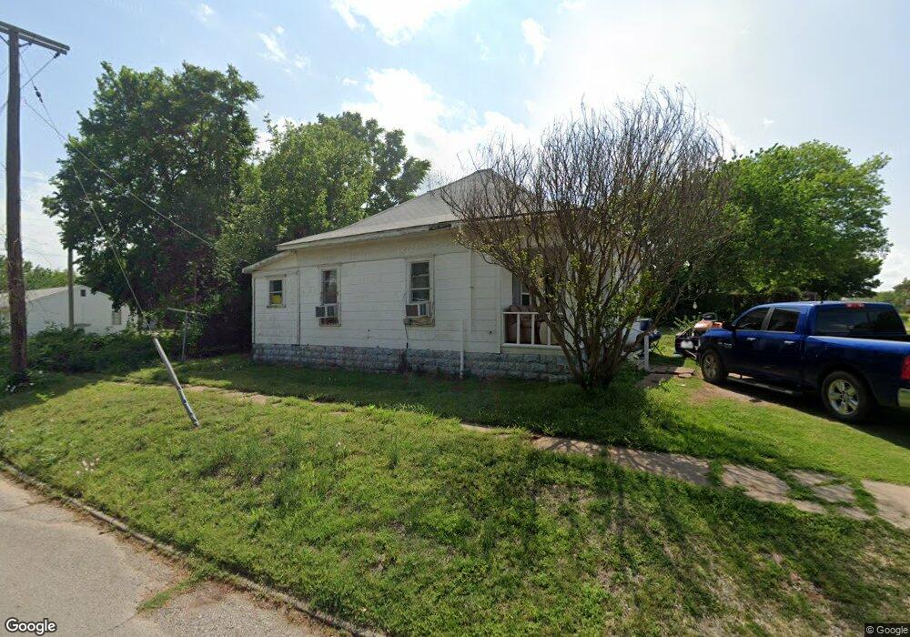 1302 W Oak Ave, Duncan, OK 73533 - photo 1