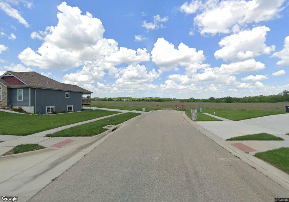 3255 SW 43rd St, Topeka, KS 66610 - photo 1