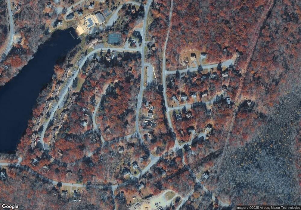 1026 Lancaster Dr, Bushkill, PA 18324 - photo 1