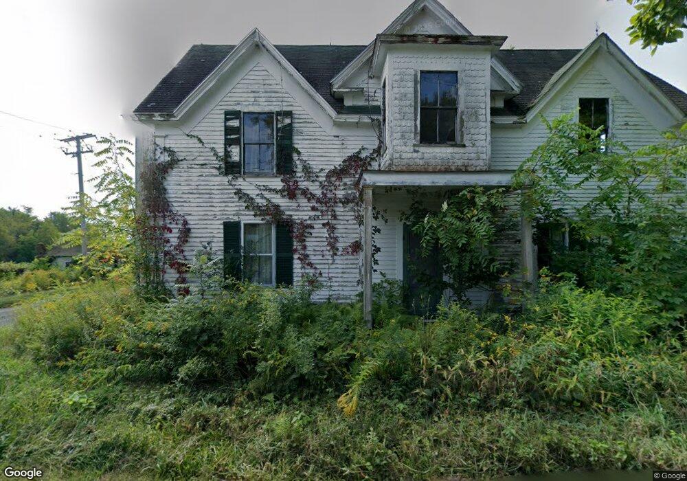 885 Fisher Rd, Fitchburg, MA 01420 - photo 1