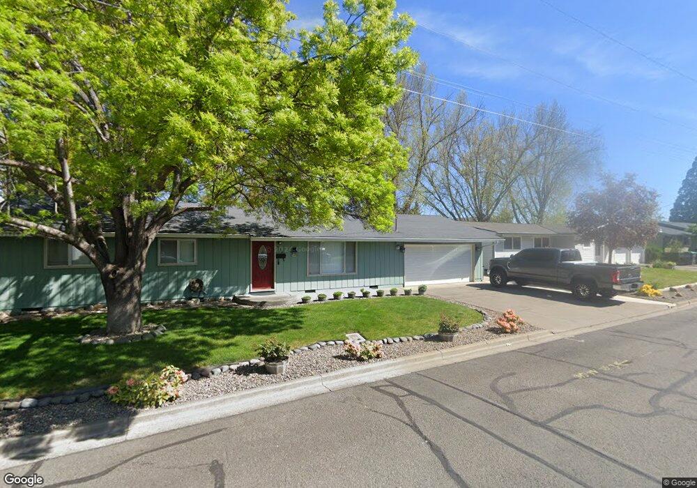 209 Victoria Way, Central Point, OR 97502 - photo 1