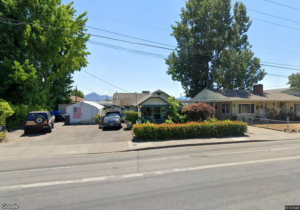 805 NE D St, Grants Pass, OR 97526 - photo 1