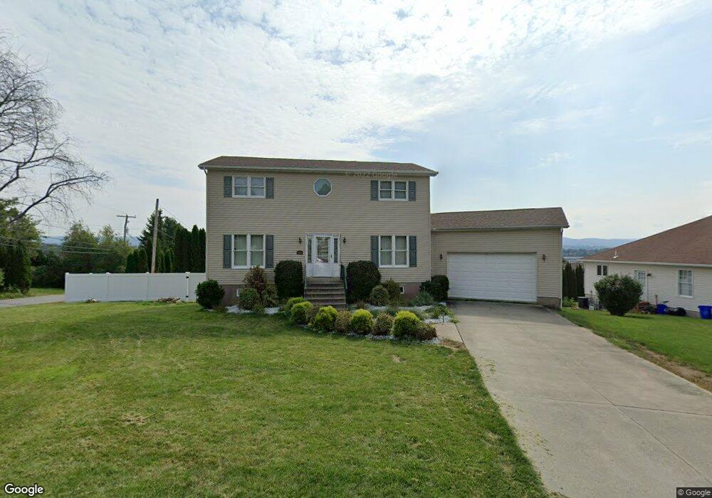400 Williamsburg Ln, Scranton, PA 18504 - photo 1