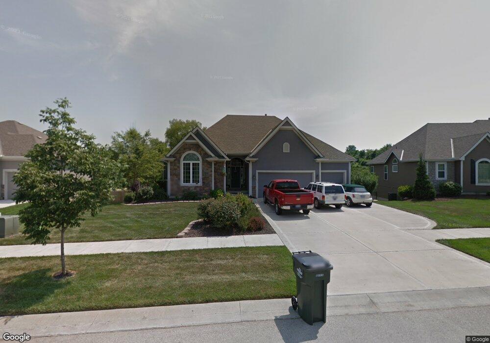 643 Willow St, Lansing, KS 66043 - photo 1