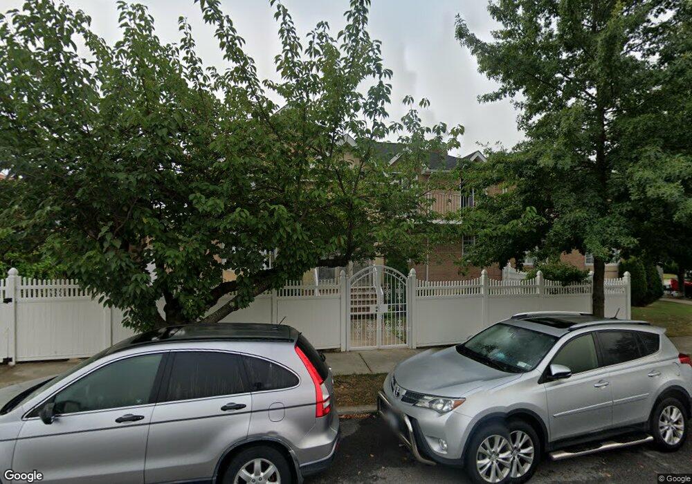 19206 53rd Ave, Fresh Meadows, NY 11365 - photo 1