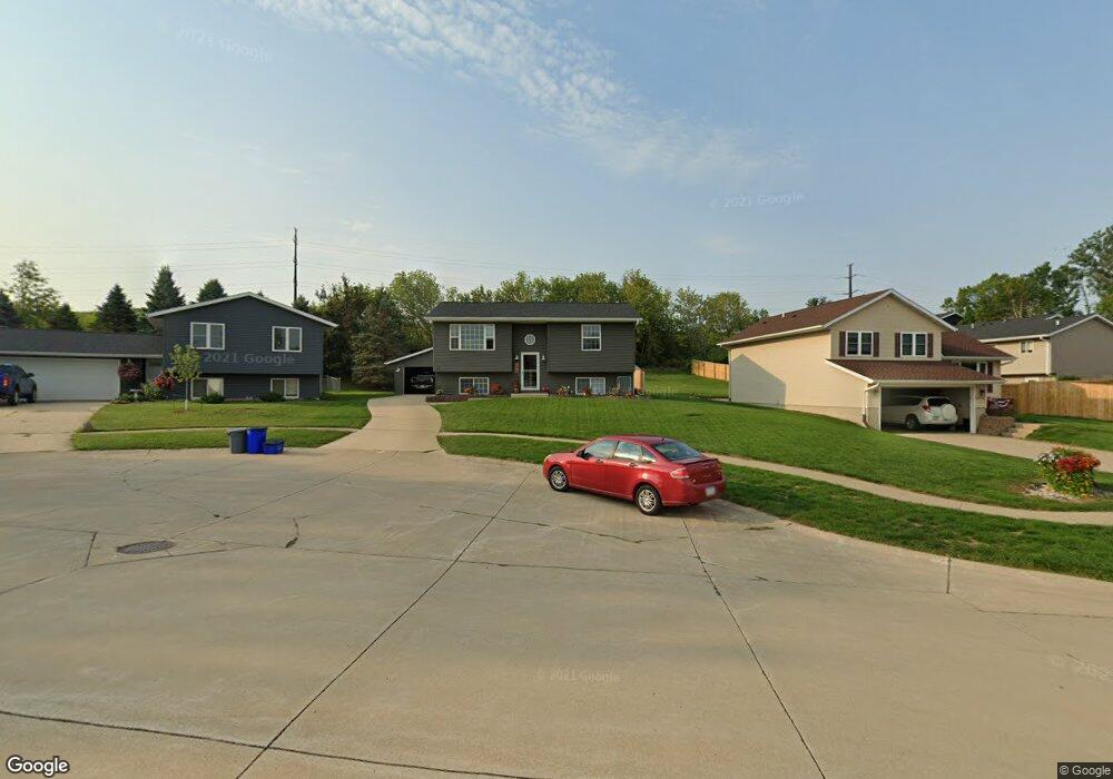 1615 Hillcrest Ct, Marion, IA 52302 - photo 1