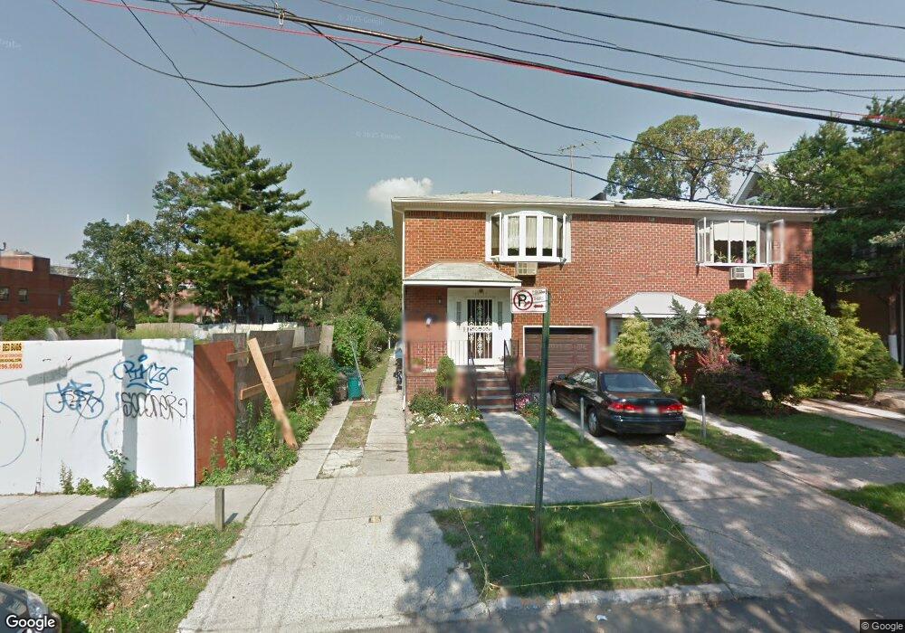 143,35 Ash Ave unit 2, Flushing, NY 11355 - photo 1