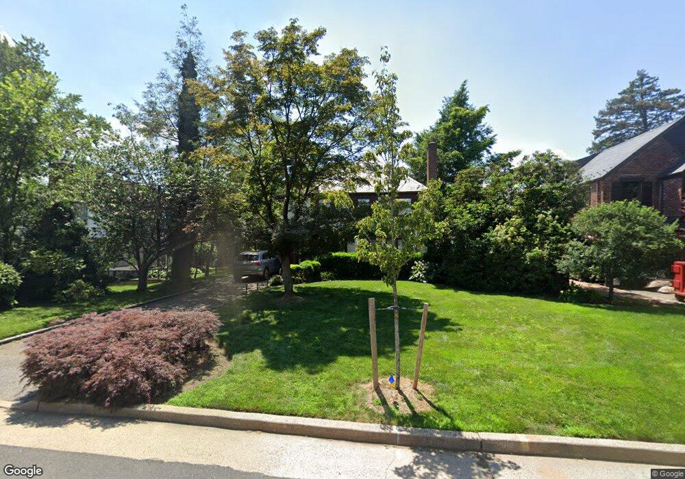 87 Strathmore Rd, Manhasset, NY 11030 - photo 1