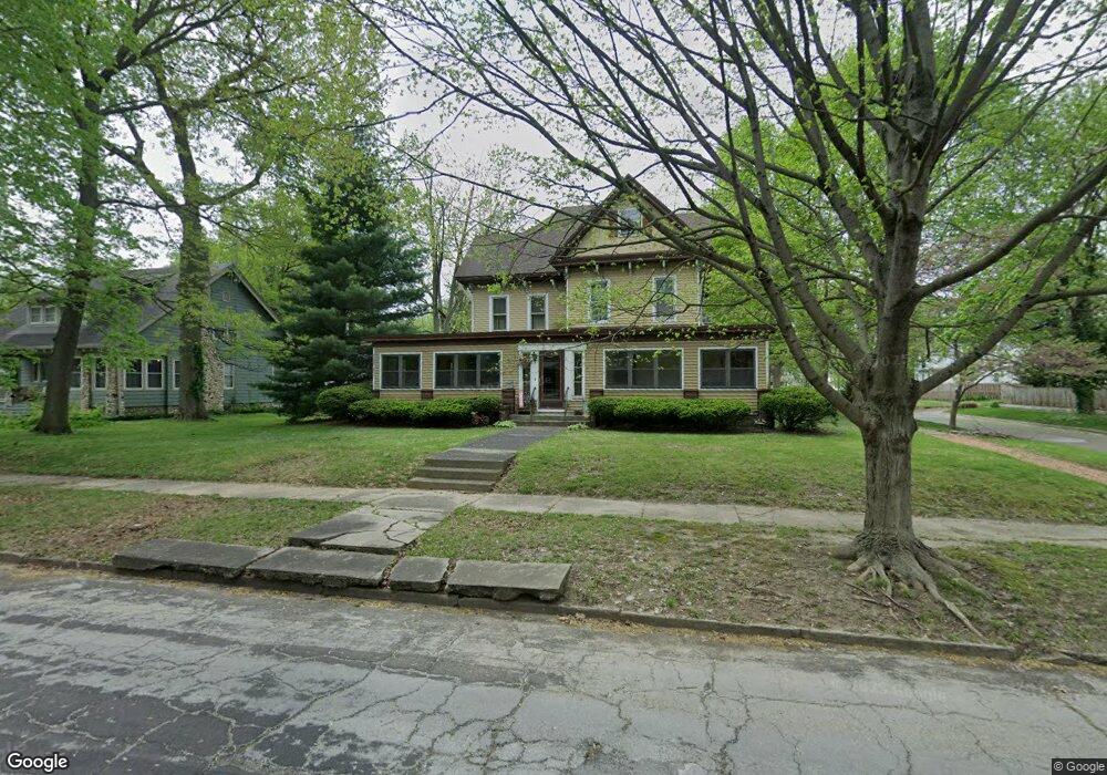 303 Tremont St, Lincoln, IL 62656 - photo 1