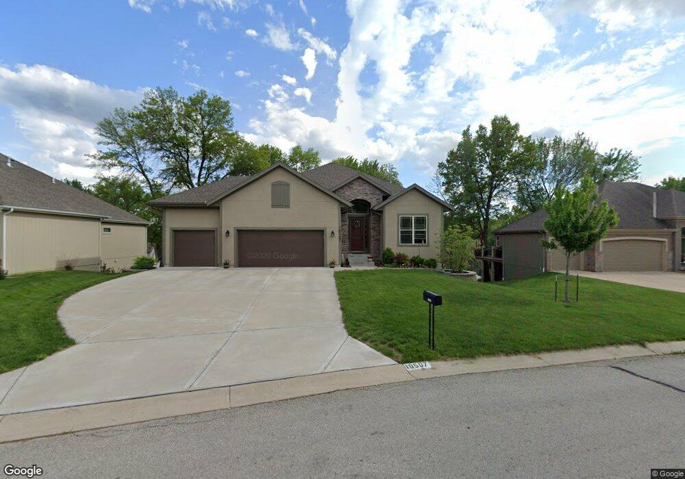 10507 W 49th Place, Shawnee, KS 66203 - photo 1